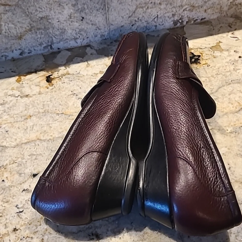 SAS women's Loafers. Sz9.5 in Excellent condition. Antique wine (#1588)